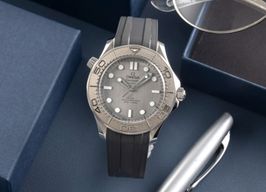 Omega Seamaster Diver 300 M 210.32.42.20.06.002 (Onbekend (willekeurig serienummer)) - Grijs wijzerplaat 42mm Staal