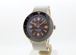 Breitling Superocean Heritage U103701A1Q1W1 (2020) - Bruin wijzerplaat 42mm Goud/Staal