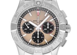 Breitling Avenger AB0147101A1A1 (2024) - Roze wijzerplaat 44mm Staal