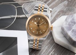 Tudor Black Bay 41 79543 (Onbekend (willekeurig serienummer)) - Champagne wijzerplaat 41mm Staal