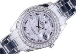 Rolex Day-Date 18946 (Unknown (random serial)) - Diamond dial 39 mm Platinum case