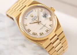 Rolex Day-Date Oysterquartz 19018 (1901) - White dial 36 mm Yellow Gold case