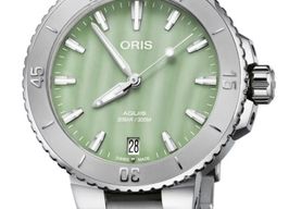 Oris Aquis Date 01 733 7770 4157-07 8 18 05P (2025) - Green dial 37 mm Steel case