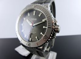 Oris Aquis Date 01 733 7730 4153-07 4 24 63 EB (2024) - Grijs wijzerplaat 44mm Staal