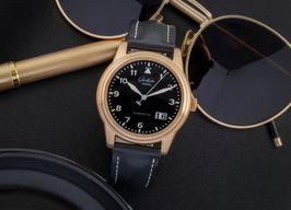 Glashütte Original Navigator 39-42-07-11-04 (Unknown (random serial)) - Black dial 39 mm Yellow Gold case