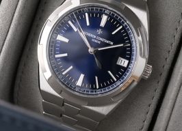 Vacheron Constantin Overseas 4520V/210A-B128 (2024) - Blauw wijzerplaat 41mm Staal