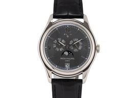 Patek Philippe Annual Calendar 5146G-010 (Unknown (random serial)) - Grey dial 39 mm White Gold case