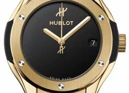 Hublot Classic Fusion Quartz 581.VX.1230.RX.MDM (2026) - Black dial 33 mm Yellow Gold case