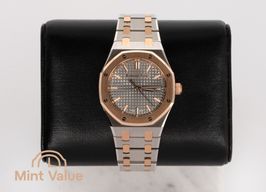 Audemars Piguet Royal Oak Selfwinding 77450SR.OO.1361SR.03 (2026) - Grijs wijzerplaat 34mm Goud/Staal