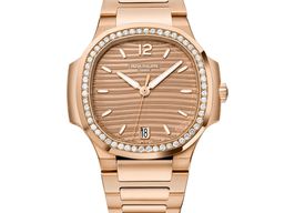 Patek Philippe Nautilus 7118/1200R-010 (2025) - Champagne wijzerplaat 35mm Roségoud