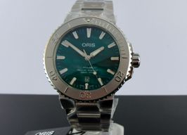 Oris Aquis Date 01 733 7730 4137-07 8 24 (2024) - Groen wijzerplaat 44mm Staal