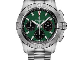 Breitling Avenger AB0146101L1A1 (2025) - Green dial 42 mm Steel case