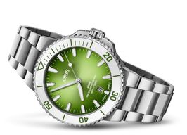 Oris Aquis Date 01 733 7787 4137-07 8 22 04PEB (2024) - Green dial 42 mm Steel case