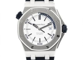 Audemars Piguet Royal Oak Offshore Diver 15710ST.OO.A010CA.01 (Onbekend (willekeurig serienummer)) - Wit wijzerplaat 42mm Staal