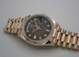 Rolex Day-Date 36 128235 (2021) - Bruin wijzerplaat 36mm Roségoud