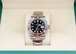 Rolex GMT-Master II 126711CHNR (Onbekend (willekeurig serienummer)) - Zwart wijzerplaat 40mm Goud/Staal