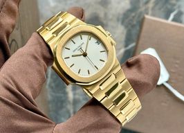 Patek Philippe Nautilus 3800 (1999) - Wit wijzerplaat 37mm Geelgoud