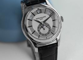 Patek Philippe Annual Calendar 5205G-001 (Unknown (random serial)) - Grey dial 40 mm White Gold case