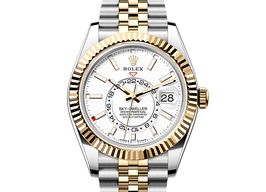 Rolex Sky-Dweller 336933 (2025) - Wit wijzerplaat 42mm Goud/Staal