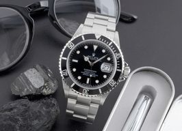 Rolex Submariner Date 16610T (Onbekend (willekeurig serienummer)) - Zwart wijzerplaat 40mm Staal