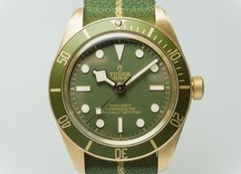 Tudor Black Bay M79018v-0001 (2022) - Green dial 39 mm Gold/Steel case