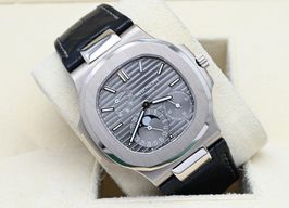 Patek Philippe Nautilus 5712G (2019) - Grijs wijzerplaat 40mm Witgoud