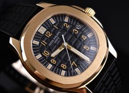 Patek Philippe Aquanaut 5065J (1999) - Black dial 39 mm Rose Gold case