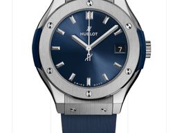 Hublot Classic Fusion Blue 581.NX.7170.RX (2025) - Blauw wijzerplaat 33mm Titanium