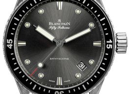 Blancpain Fifty Fathoms Bathyscaphe 5000-1110-B52A (2022) - Grijs wijzerplaat 43mm Staal