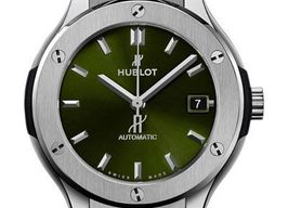 Hublot Classic Fusion 565.NX.8970.LR (2023) - Green dial 38 mm Titanium case