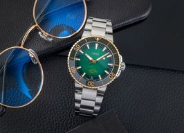 Oris Aquis Date 01 400 7769 6357-07 8 22 09PEB (Unknown (random serial)) - Green dial 42 mm Steel case