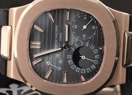 Patek Philippe Nautilus 5712R-001 (2006) - Grey dial 40 mm Rose Gold case
