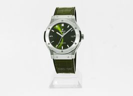 Hublot Classic Fusion Quartz 581.NX.8970.LR (2025) - Green dial 33 mm Titanium case