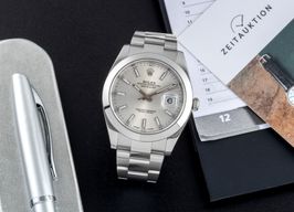 Rolex Datejust 41 126300 (Onbekend (willekeurig serienummer)) - Zilver wijzerplaat 41mm Staal