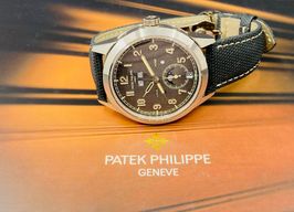 Patek Philippe Annual Calendar Travel Time 5326G-001 (2022) - Grey dial 41 mm White Gold case