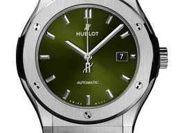 Hublot Classic Fusion 45, 42, 38, 33 mm 542.NX.8970.LR (2022) - Green dial 42 mm Titanium case