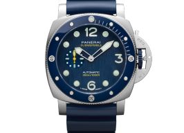 Panerai Submersible PAM01676 (2025) - Blue dial 44 mm Steel case