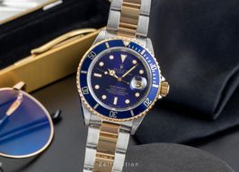 Rolex Submariner Date 16613 (1988) - Blauw wijzerplaat 40mm Goud/Staal