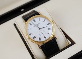 Patek Philippe Calatrava 5119J-001 (2008) - Wit wijzerplaat 36mm Geelgoud