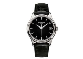 Patek Philippe Calatrava 5227G (2025) - Champagne wijzerplaat 40mm Witgoud