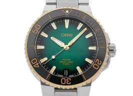 Oris Aquis Date 01 400 7769 6357-07 8 22 09PEB (2023) - Green dial 42 mm Steel case
