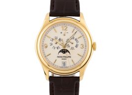 Patek Philippe Annual Calendar 5146J-001 (Onbekend (willekeurig serienummer)) - Beige wijzerplaat 39mm Geelgoud