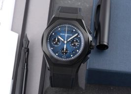 Girard-Perregaux Laureato 81060-21-491-FH6A (Unknown (random serial)) - Blue dial 45 mm Titanium case
