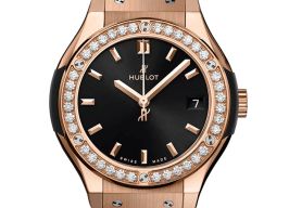 Hublot Classic Fusion Quartz 581.OX.1480.RX.1104 (2024) - Zwart wijzerplaat 33mm Roségoud