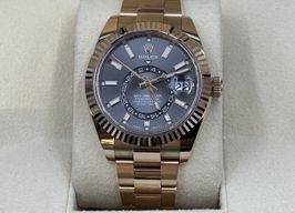 Rolex Sky-Dweller 326935 (Onbekend (willekeurig serienummer)) - Grijs wijzerplaat 42mm Roségoud