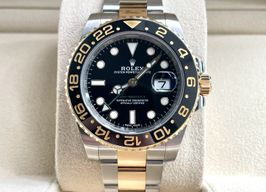 Rolex GMT-Master II 116713LN (2017) - Black dial 40 mm Gold/Steel case