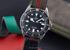 Tudor Pelagos 25717N (Unknown (random serial)) - Black dial 42 mm Titanium case