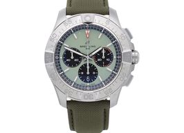 Breitling Avenger AB0147101L1X1 (2024) - Green dial 44 mm Steel case