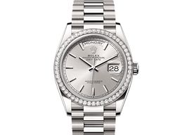 Rolex Day-Date 36 128349RBR (2025) - Zilver wijzerplaat 36mm Witgoud