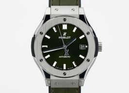 Hublot Classic Fusion 565.NX.8970.RX (2022) - Green dial 38 mm Titanium case